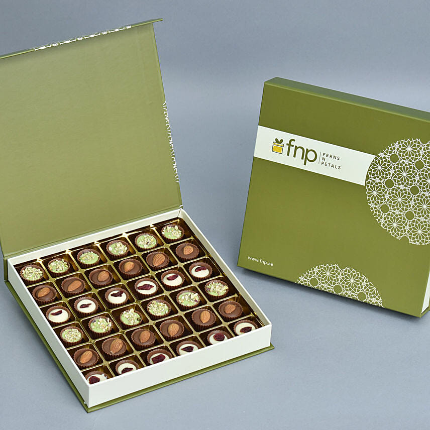 Flavoured Chocolate Cups Large Box: Ramadan Mubarak Chocolates
