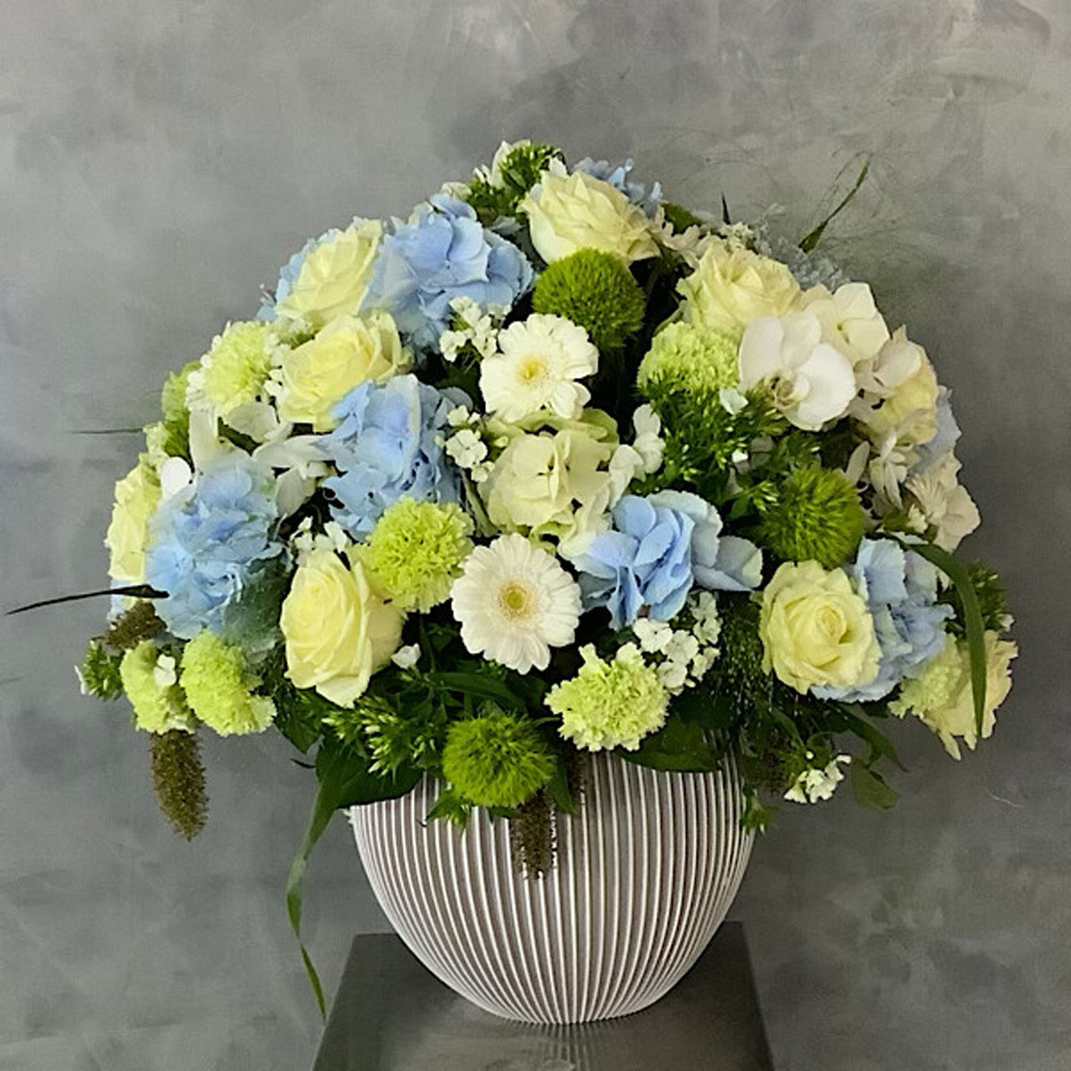 Online Baby Bleu Arrangement Classic Gift Delivery in Kuwait FNP