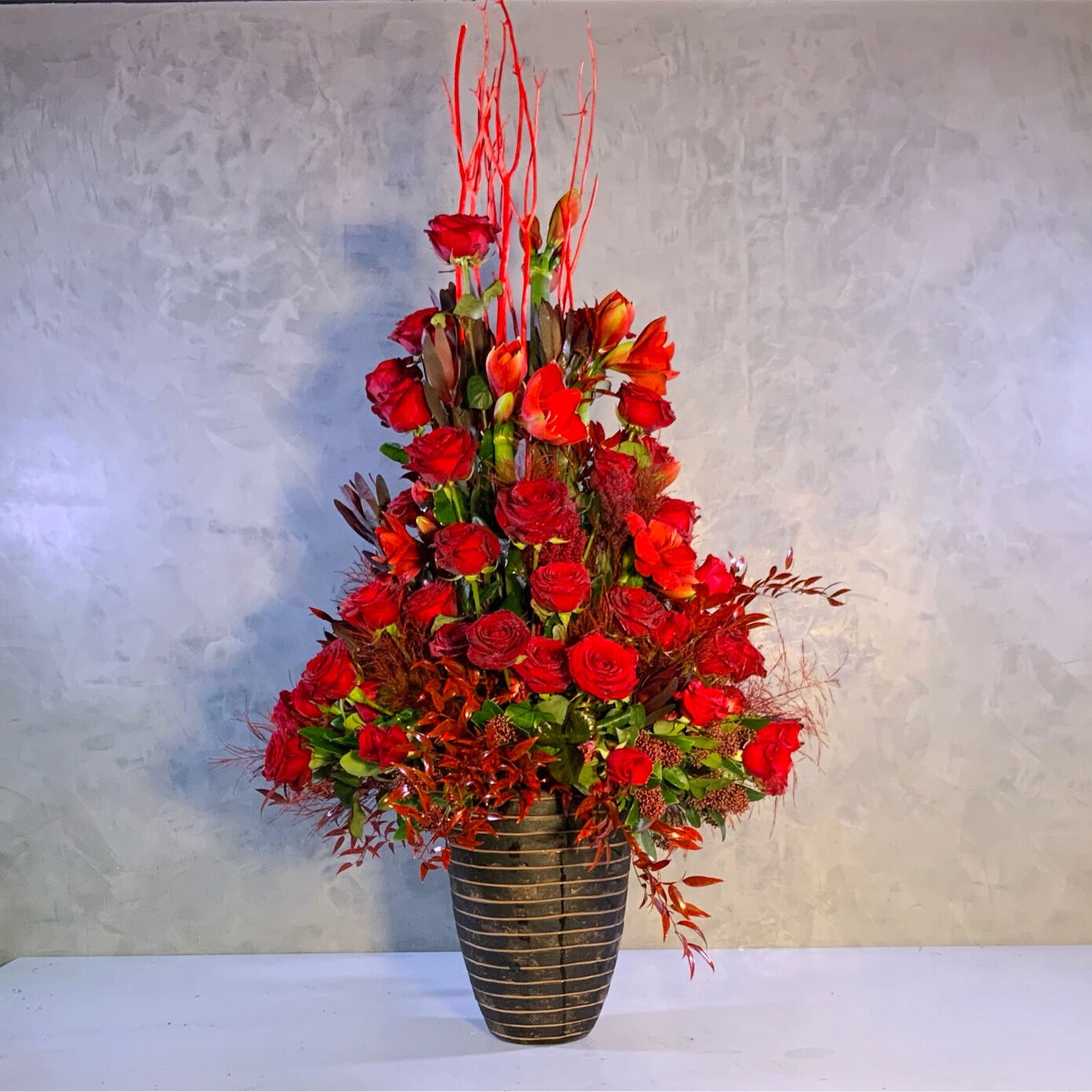 Online Love Flowerarrangement Gift Delivery in Kuwait FNP