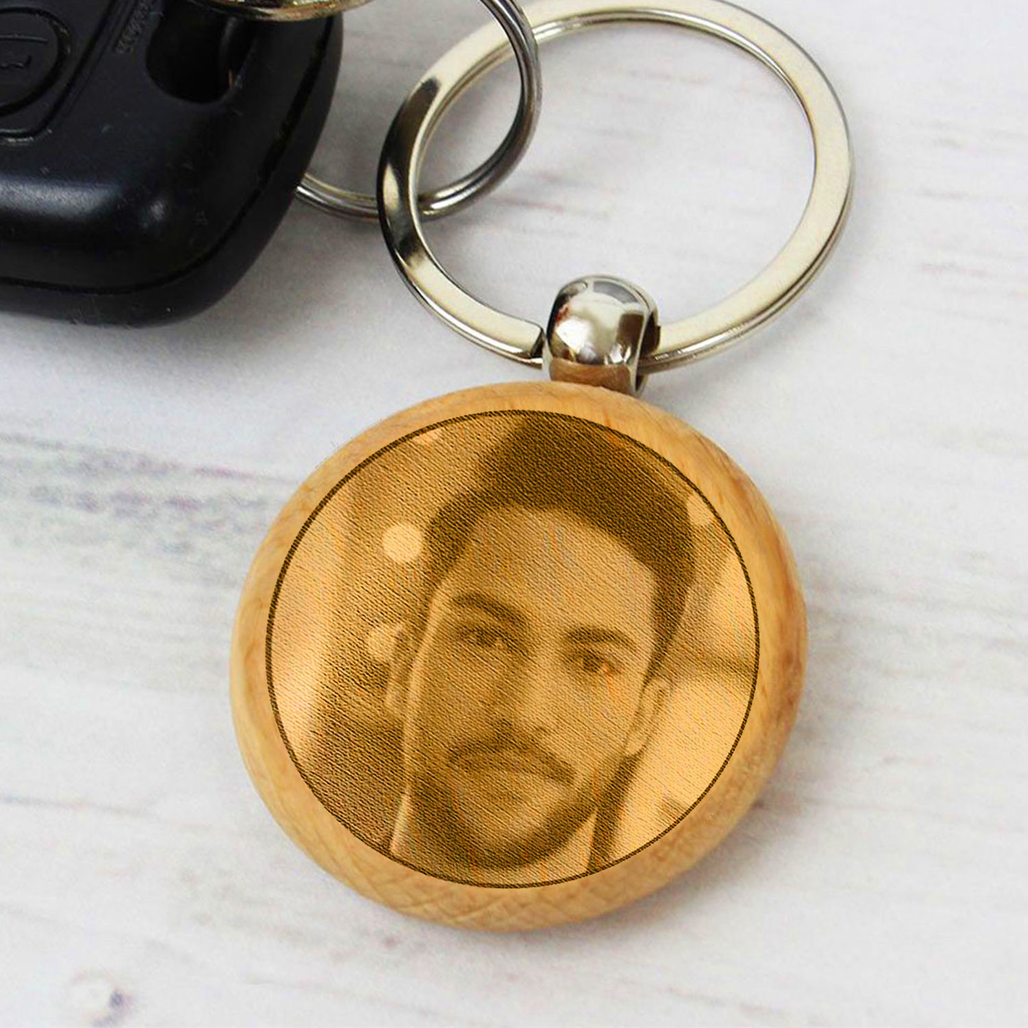 Online Engarved Photo Round Key Chain Gift Delivery in UAE FNP